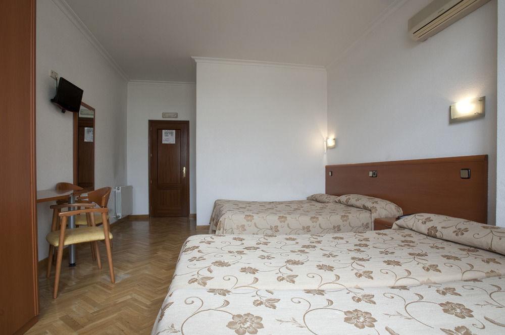 Hostal Luis XV Madrid Exteriér fotografie