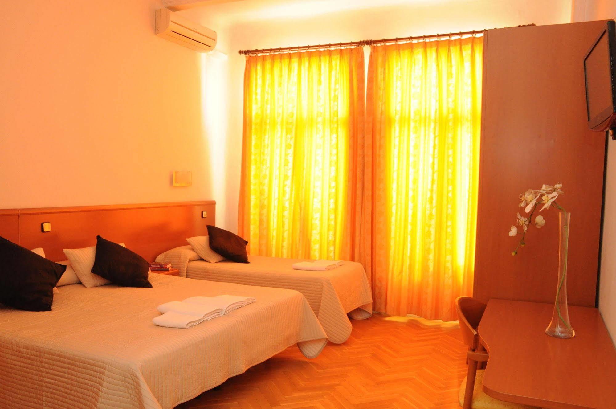 Hostal Luis XV Madrid Exteriér fotografie